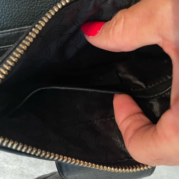 Michael Kors Black Crossbody Bag with Gold Logo - Picture 4 of 8